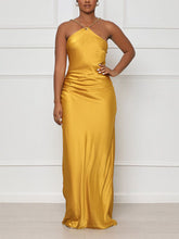 Rückenfreies Neckholder-Maxikleid mit Kette